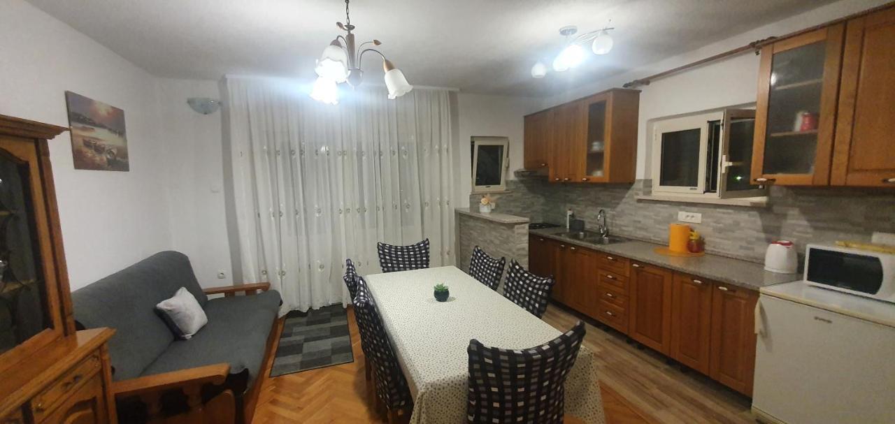 Apartmani Matea Трогир Екстериор снимка